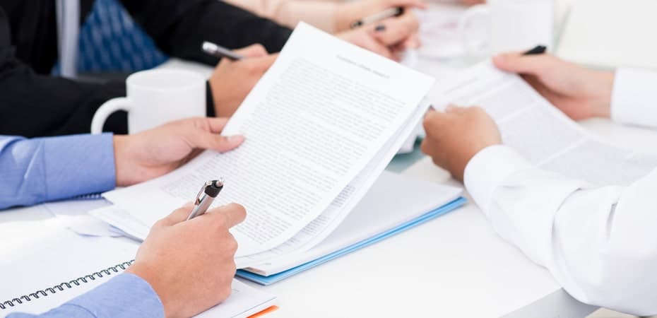 201106-business-people-reviewing-agreement-term